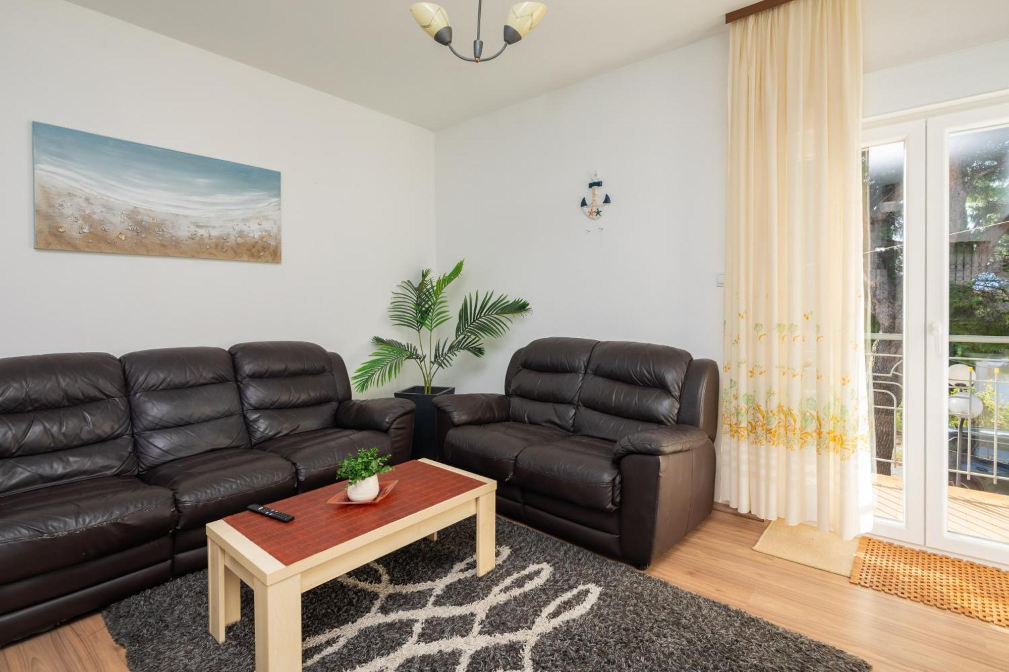 Urban Edge - Beach Apartments Omiš Екстериор снимка
