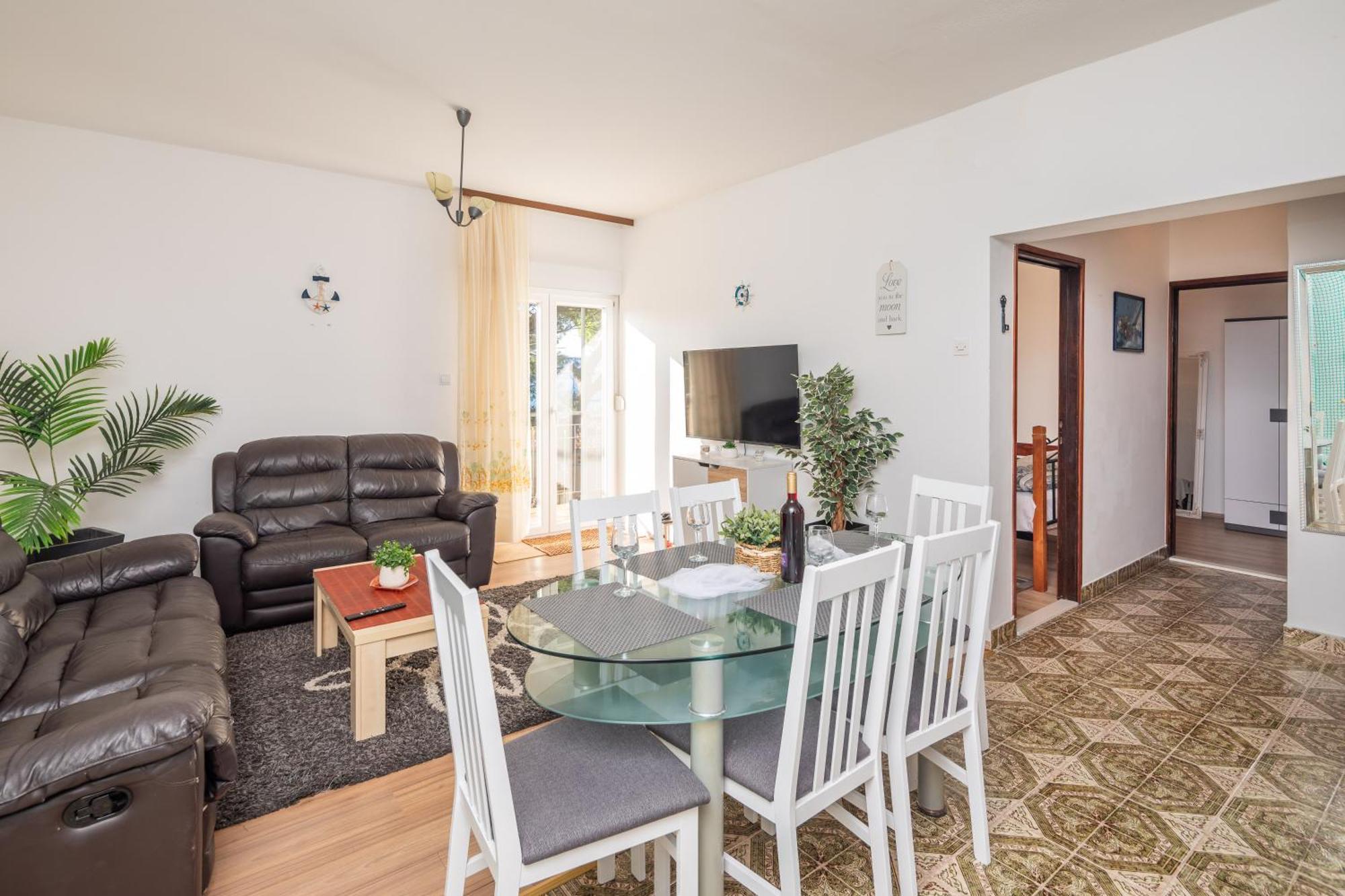Urban Edge - Beach Apartments Omiš Екстериор снимка