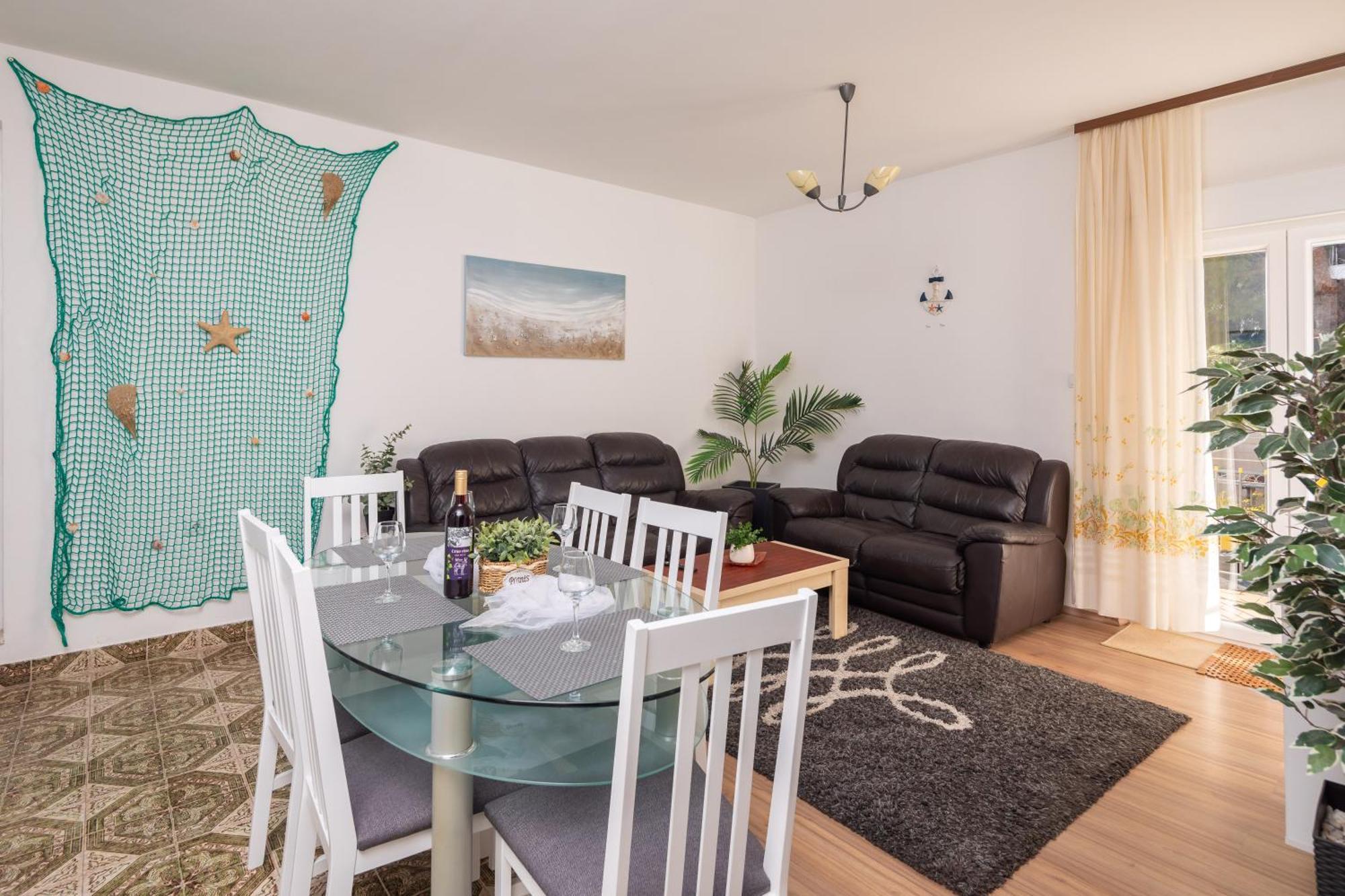 Urban Edge - Beach Apartments Omiš Екстериор снимка