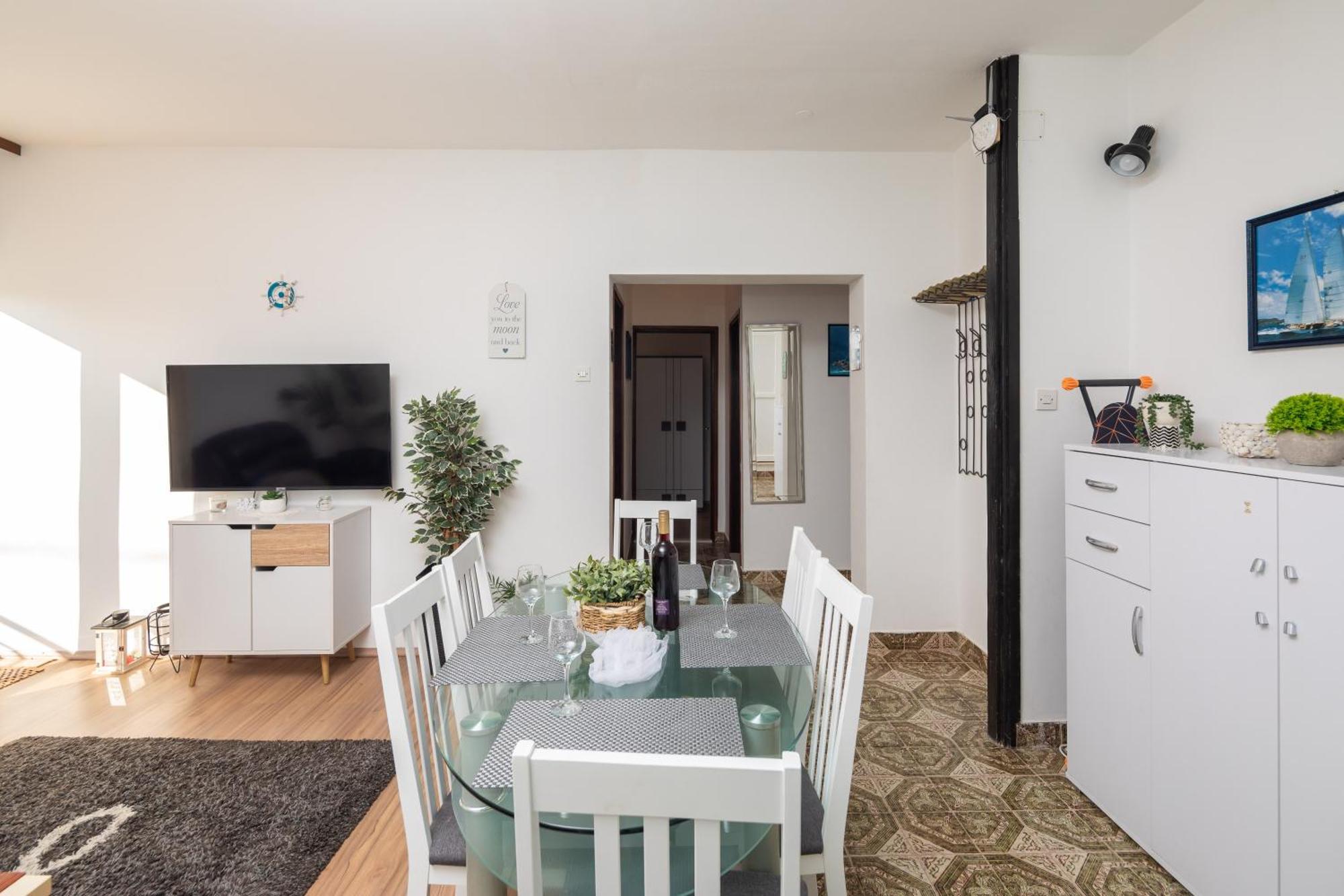 Urban Edge - Beach Apartments Omiš Екстериор снимка