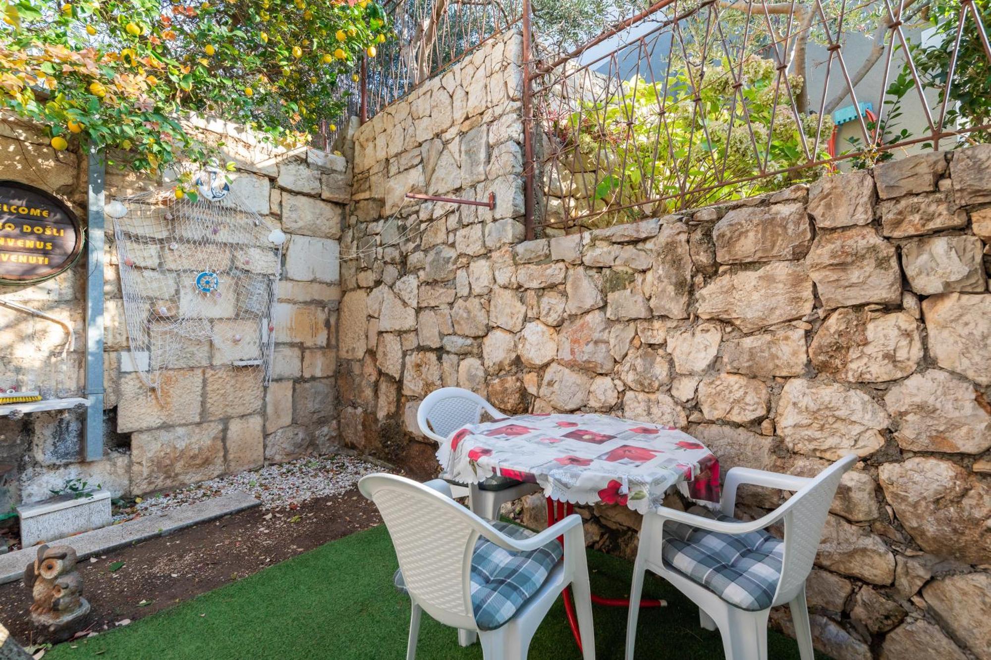 Urban Edge - Beach Apartments Omiš Екстериор снимка