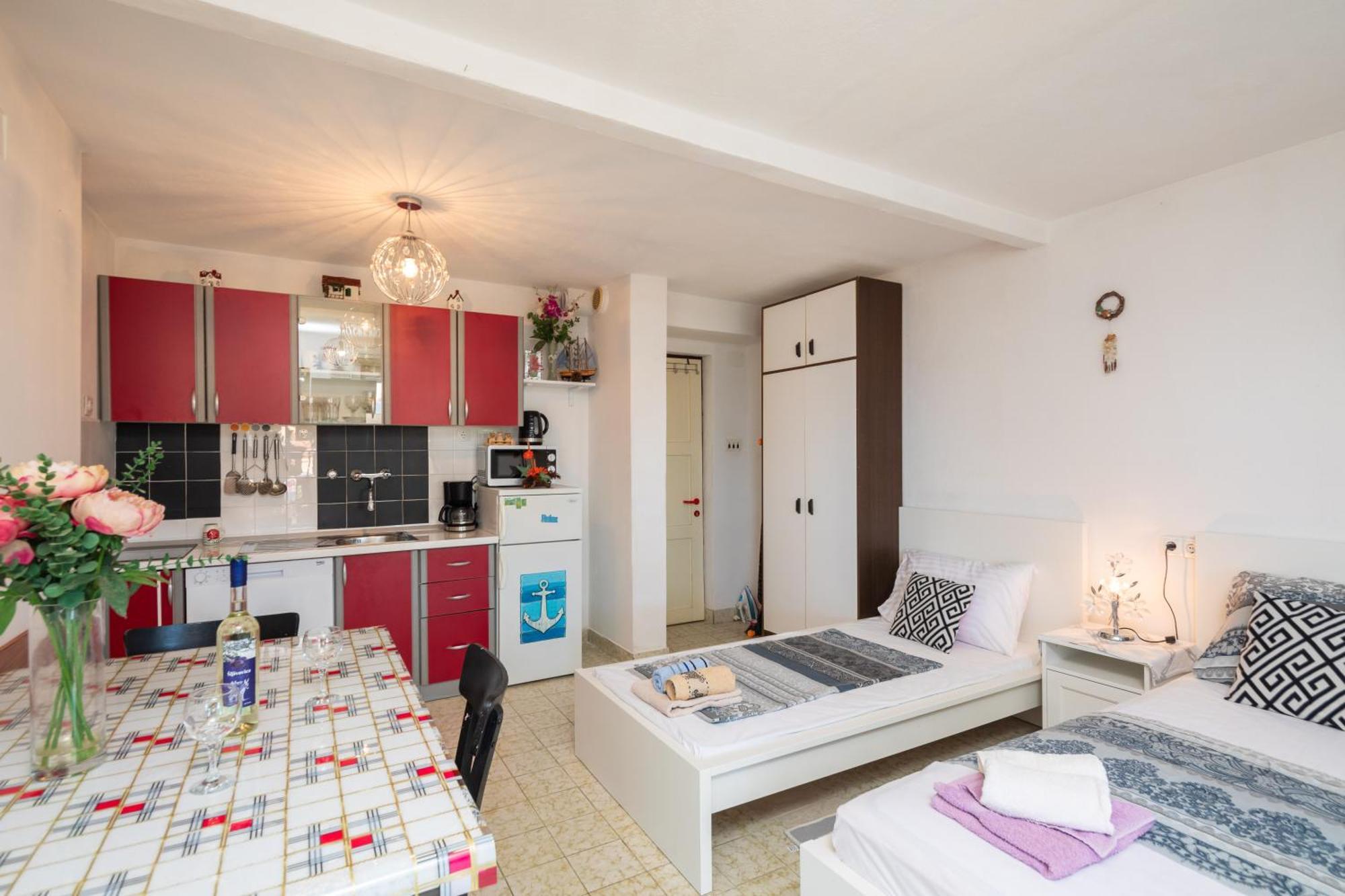 Urban Edge - Beach Apartments Omiš Екстериор снимка