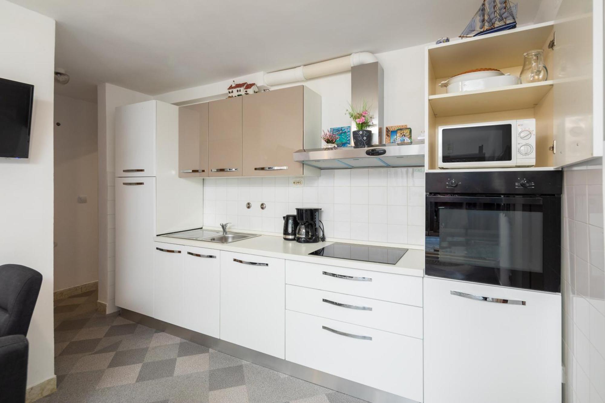 Urban Edge - Beach Apartments Omiš Екстериор снимка
