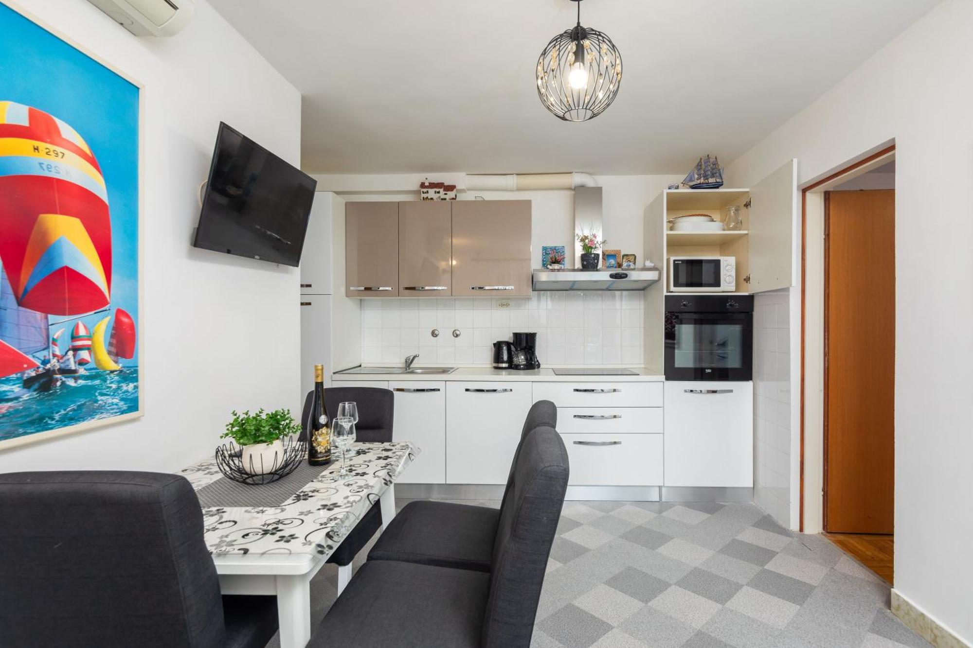 Urban Edge - Beach Apartments Omiš Екстериор снимка