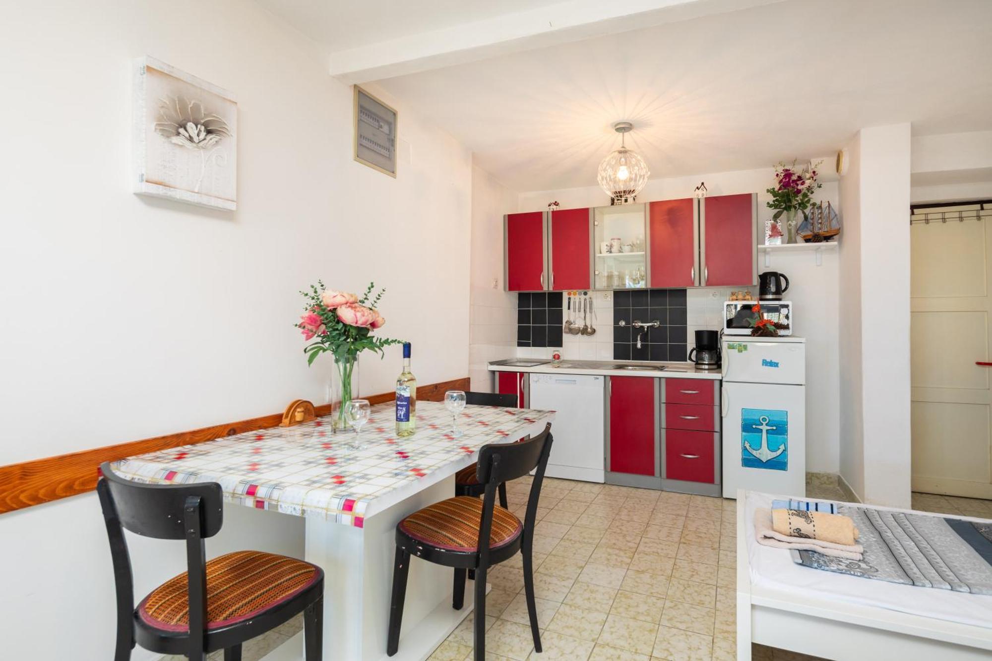 Urban Edge - Beach Apartments Omiš Екстериор снимка