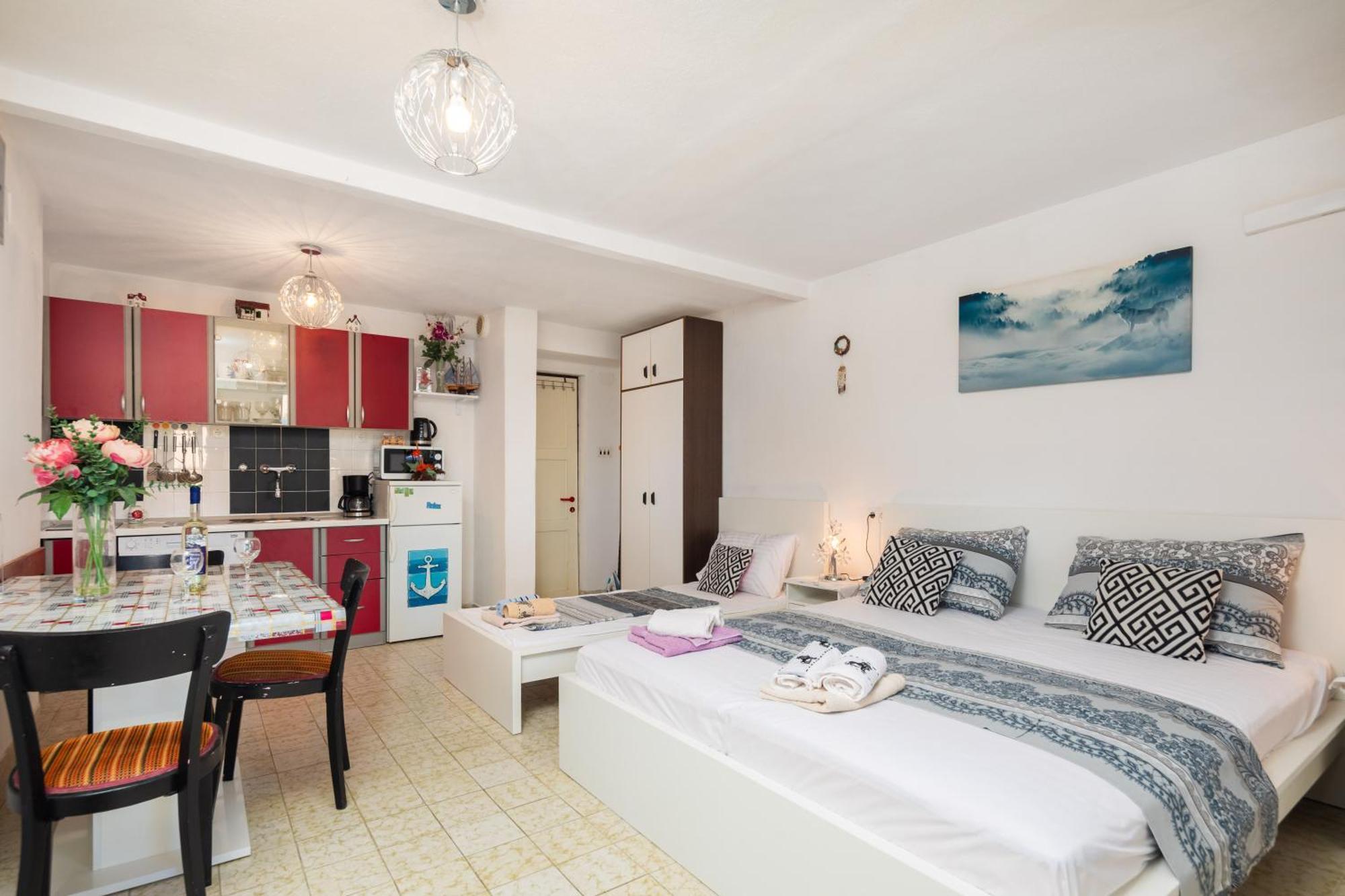 Urban Edge - Beach Apartments Omiš Екстериор снимка