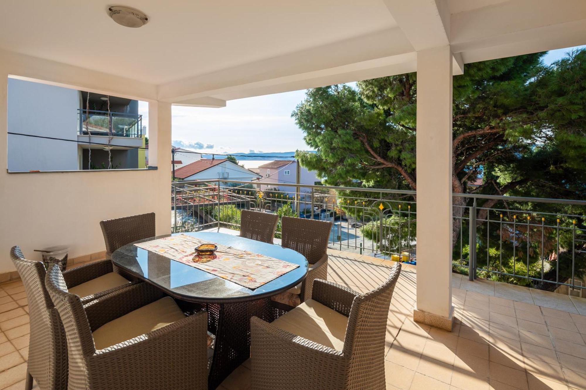 Urban Edge - Beach Apartments Omiš Екстериор снимка