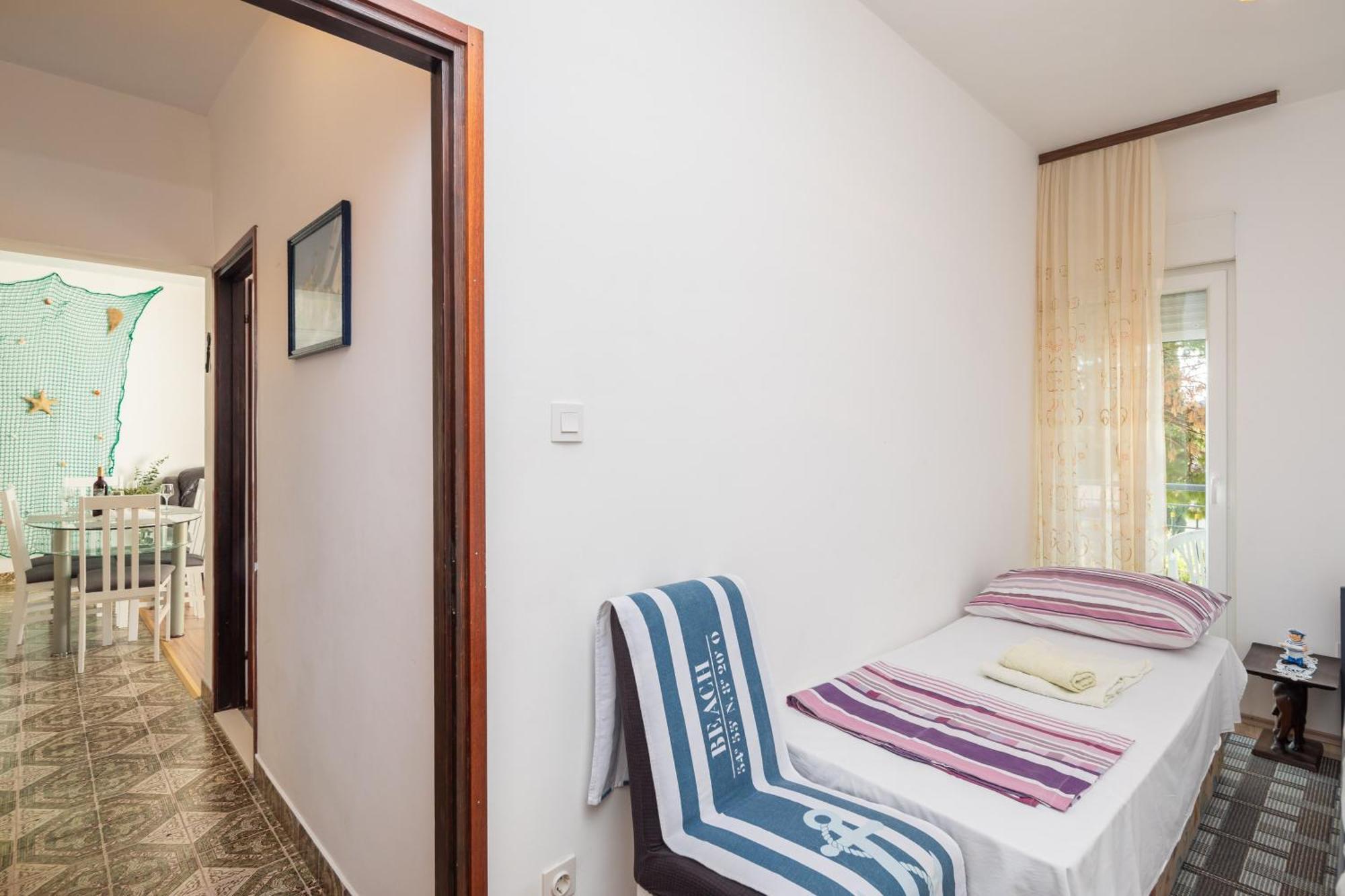 Urban Edge - Beach Apartments Omiš Екстериор снимка