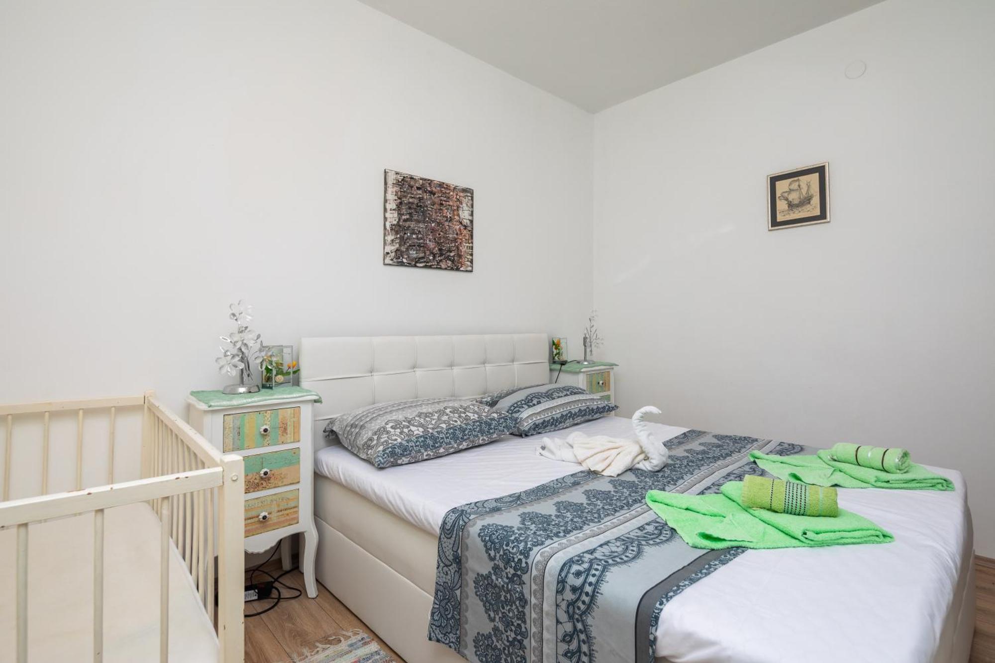 Urban Edge - Beach Apartments Omiš Екстериор снимка