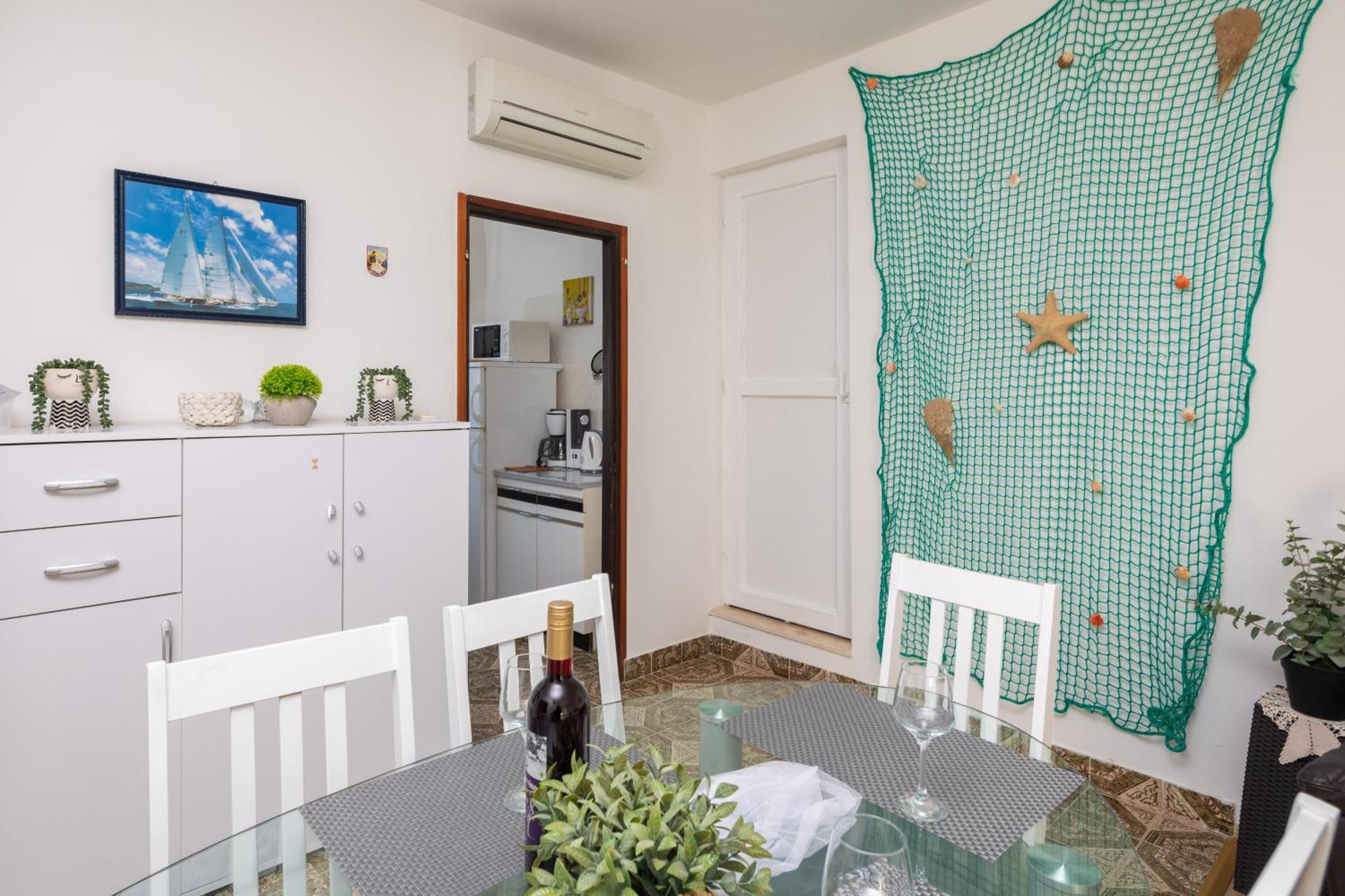 Urban Edge - Beach Apartments Omiš Екстериор снимка