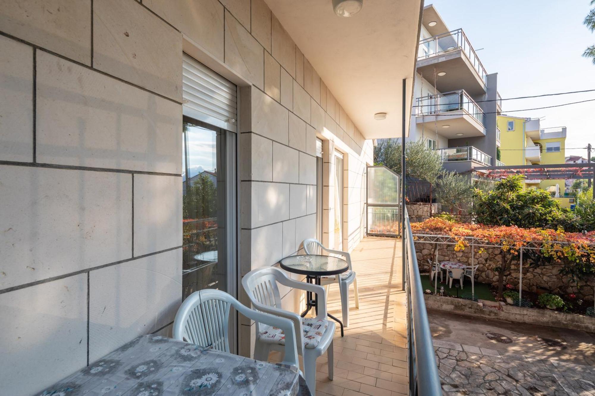 Urban Edge - Beach Apartments Omiš Екстериор снимка